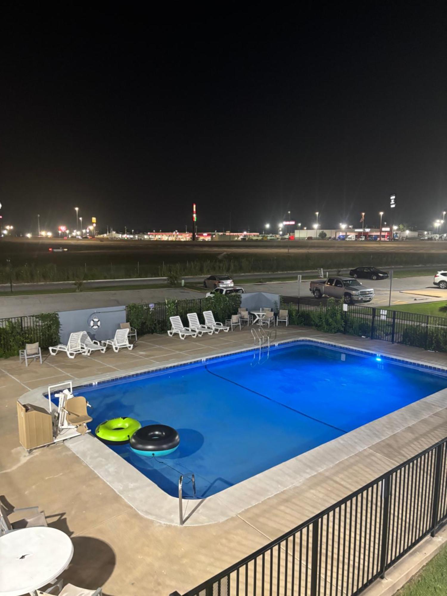 Regency Inn Tulsa Oakhurst Экстерьер фото