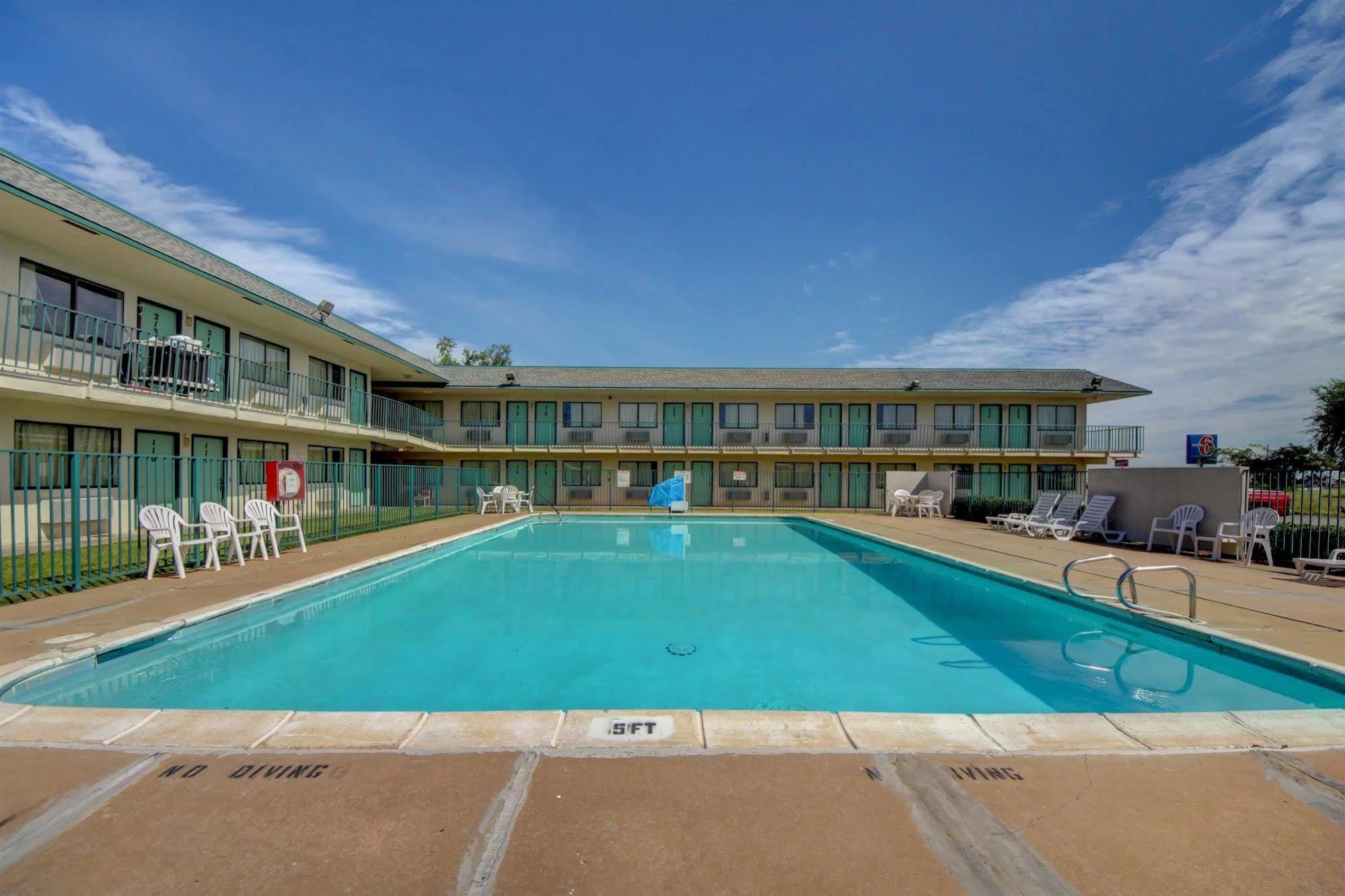 Regency Inn Tulsa Oakhurst Экстерьер фото