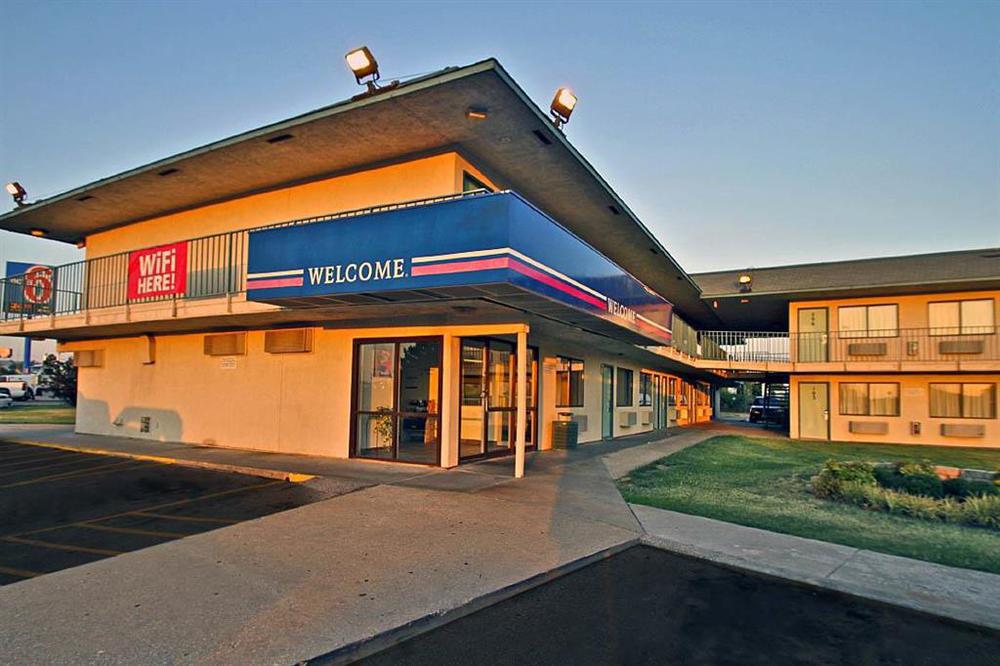 Regency Inn Tulsa Oakhurst Экстерьер фото
