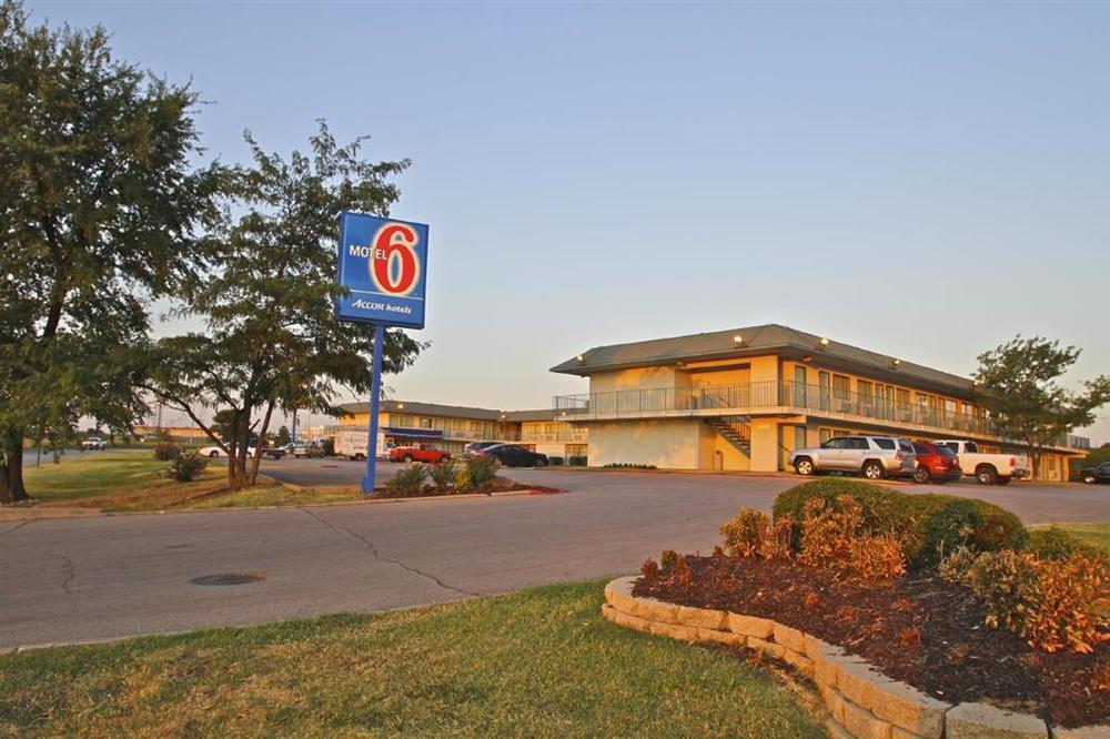 Regency Inn Tulsa Oakhurst Удобства фото