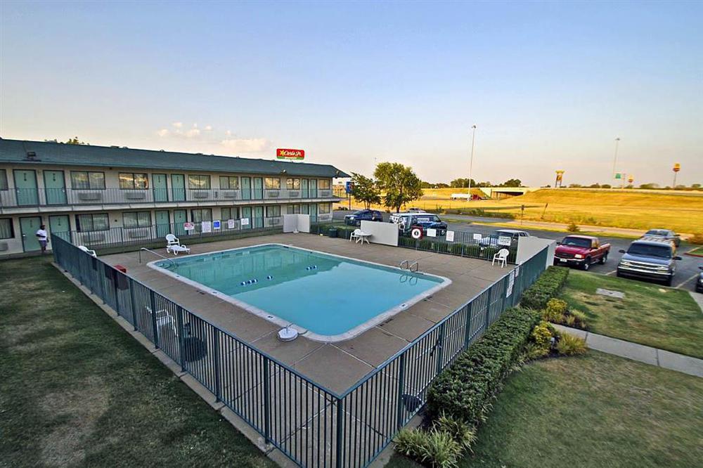 Regency Inn Tulsa Oakhurst Удобства фото