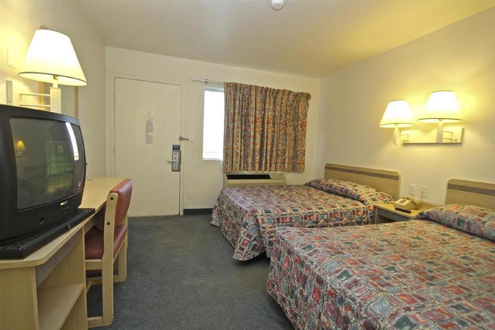 Regency Inn Tulsa Oakhurst Номер фото