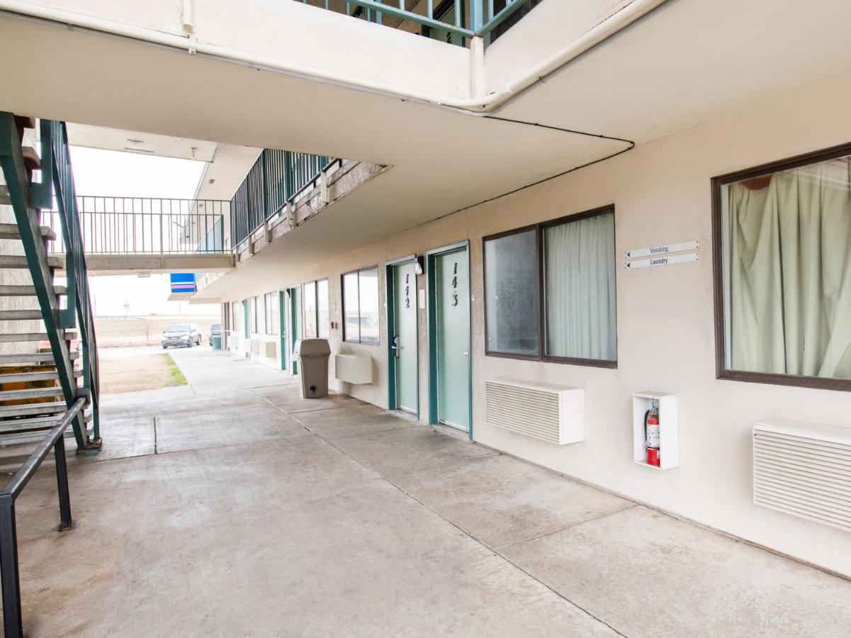 Regency Inn Tulsa Oakhurst Экстерьер фото