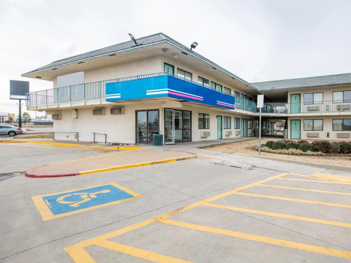 Regency Inn Tulsa Oakhurst Экстерьер фото