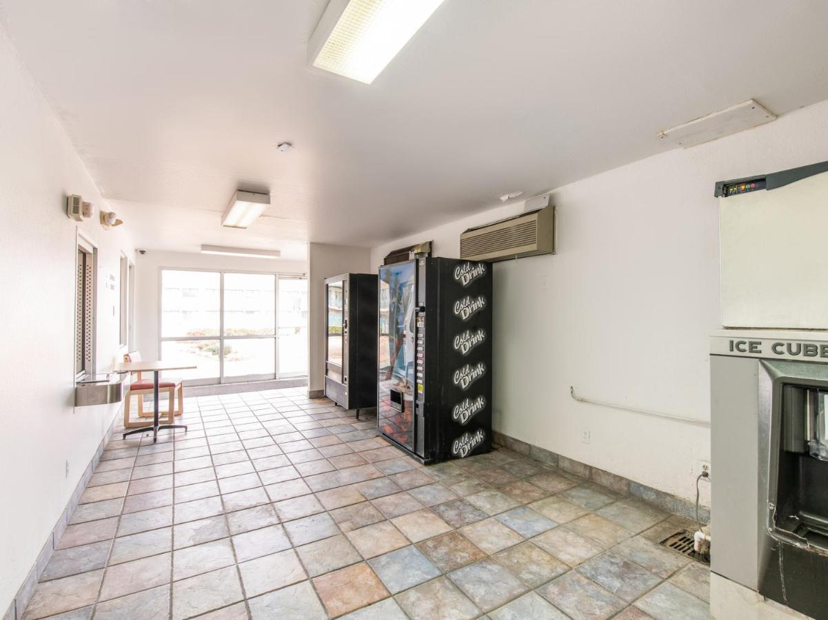 Regency Inn Tulsa Oakhurst Экстерьер фото