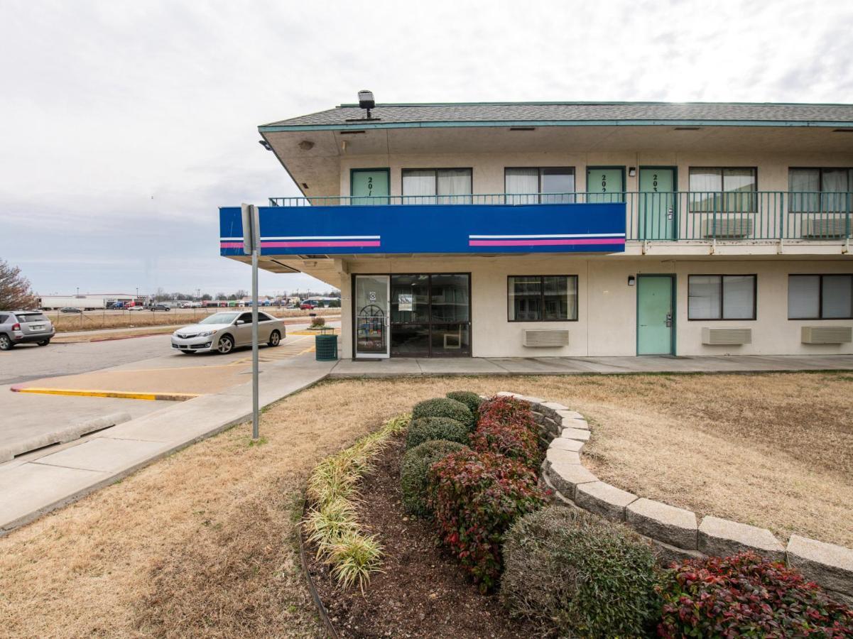 Regency Inn Tulsa Oakhurst Экстерьер фото