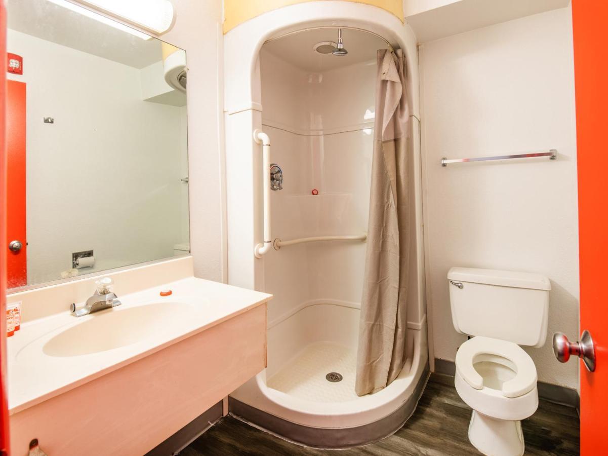 Regency Inn Tulsa Oakhurst Экстерьер фото