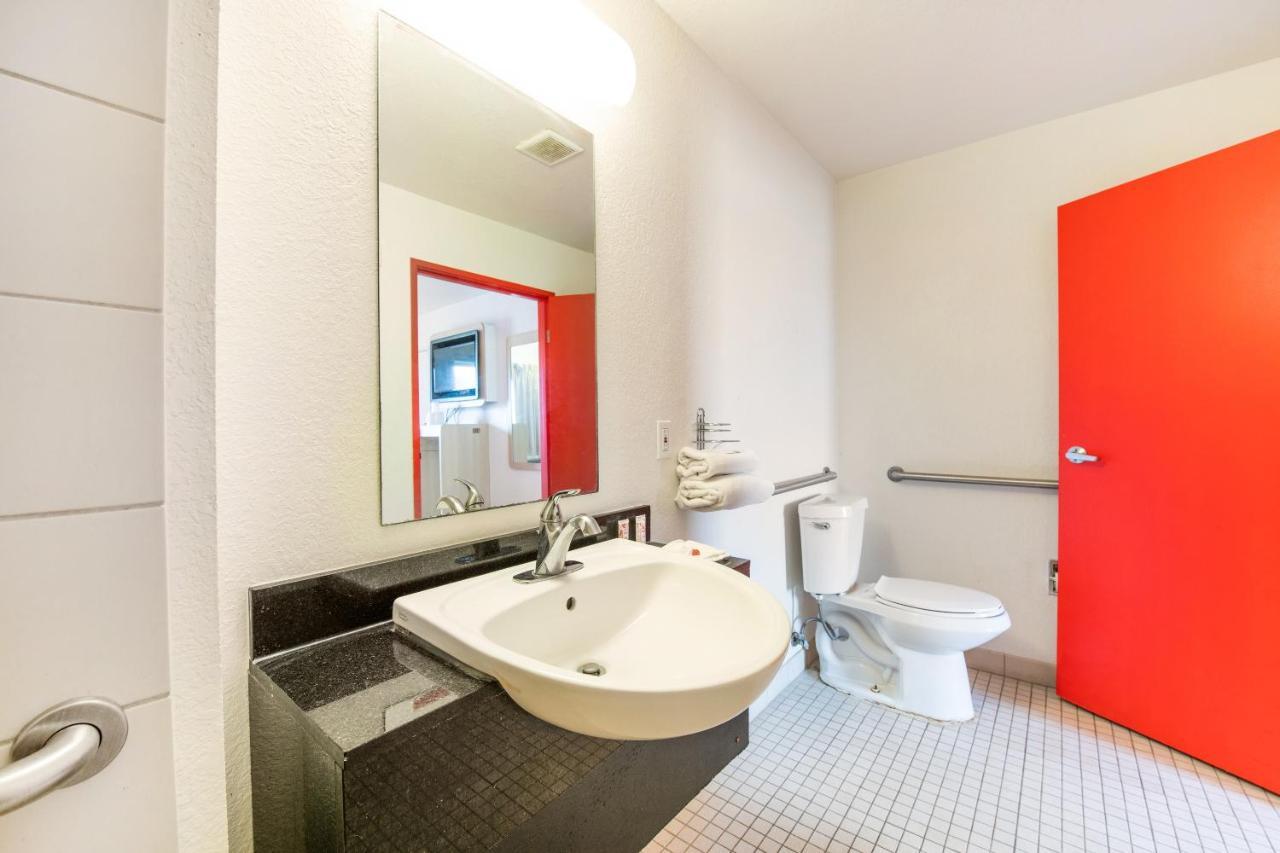 Regency Inn Tulsa Oakhurst Экстерьер фото