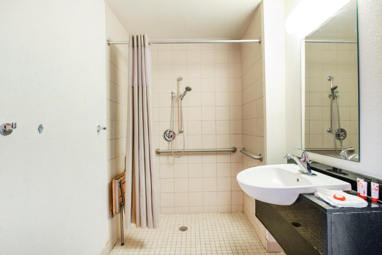 Regency Inn Tulsa Oakhurst Экстерьер фото